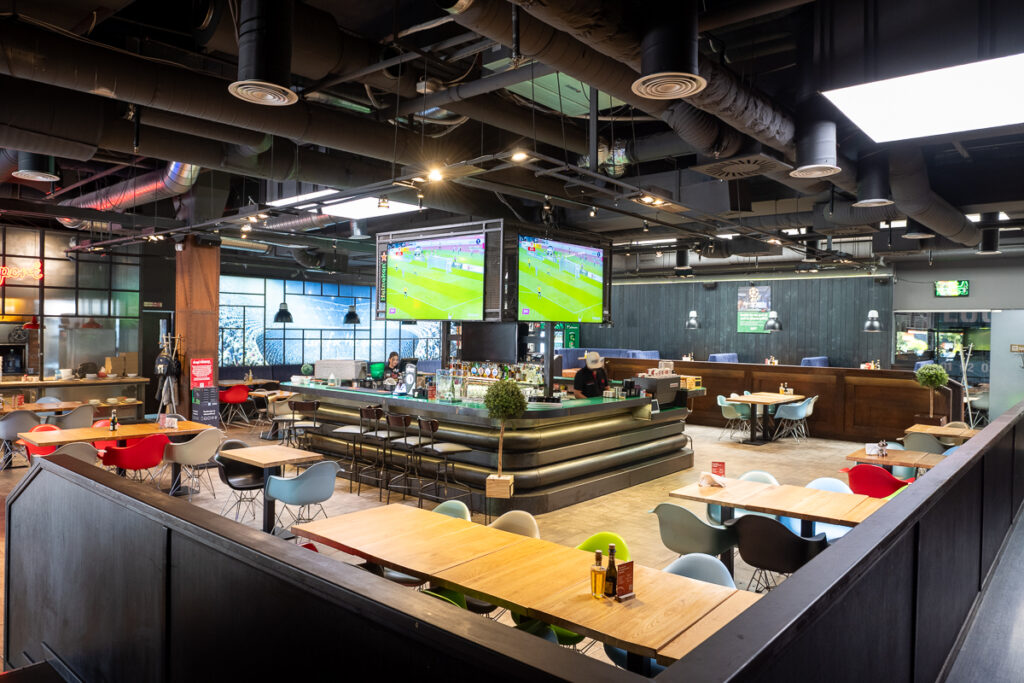 MARTY SPORTS & GRILL